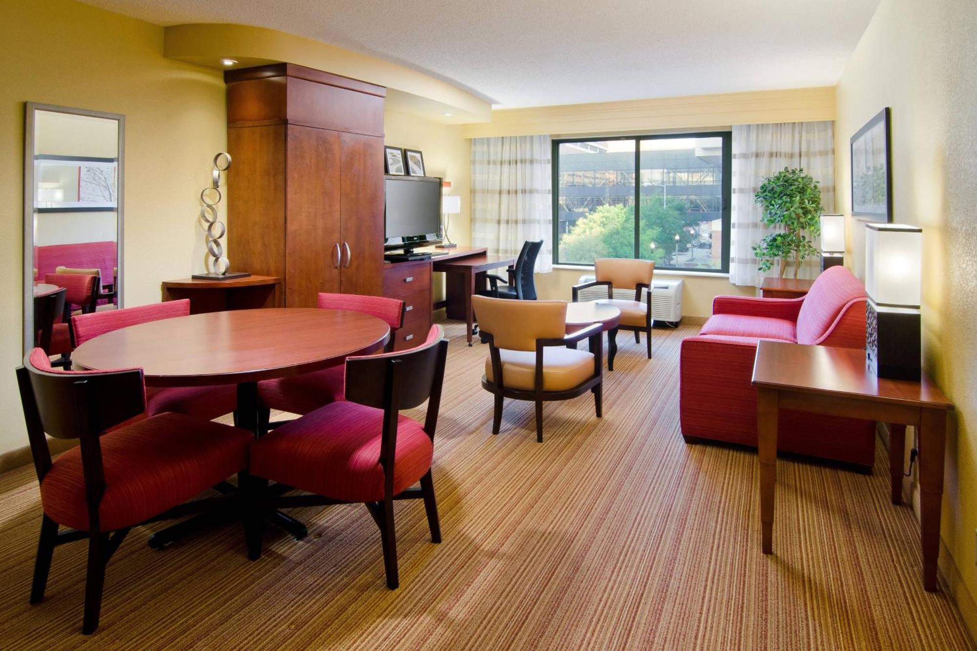 Hotel Courtyard By Marriott Birmingham Downtown At Uab Esterno foto