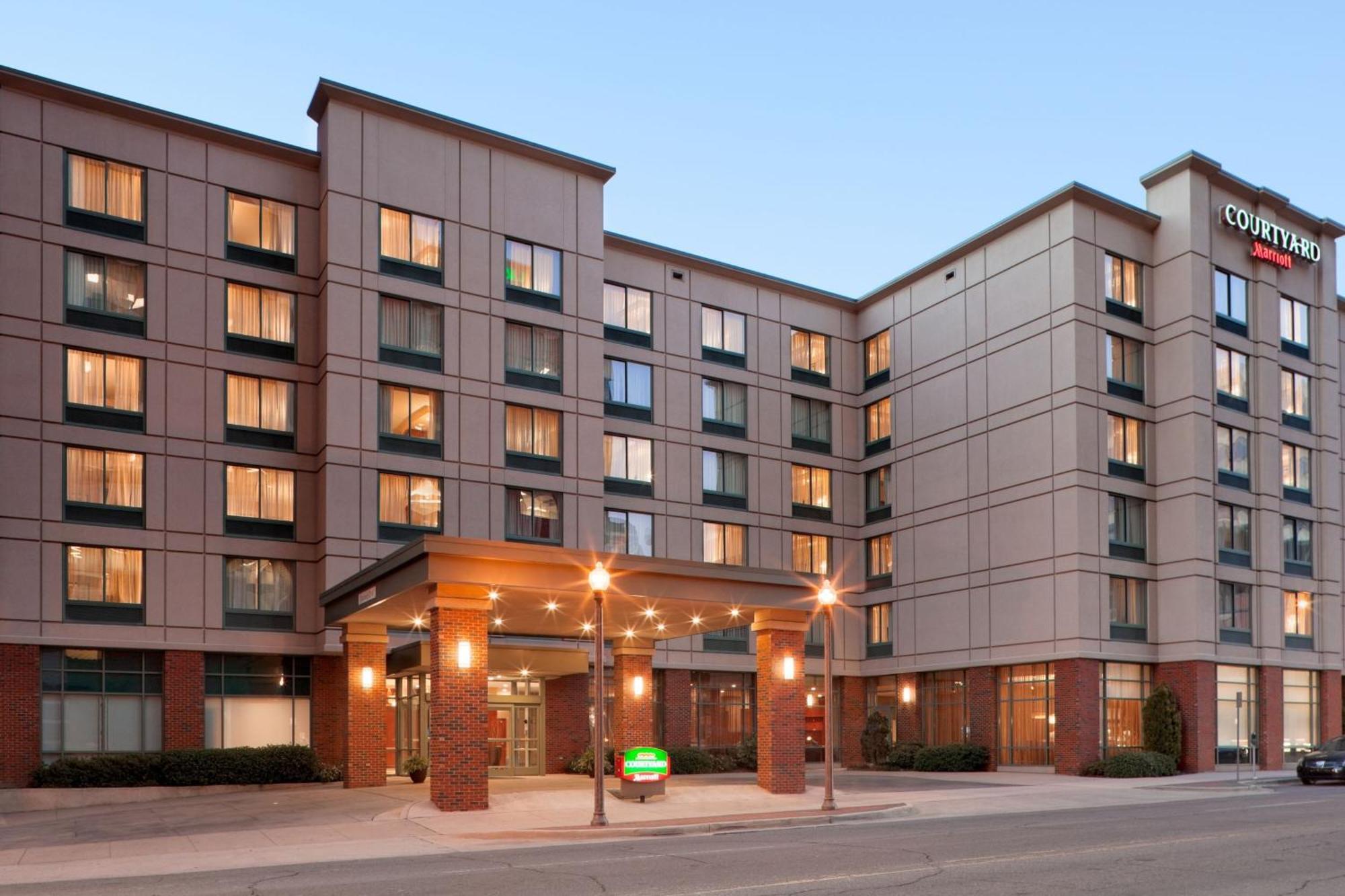 Hotel Courtyard By Marriott Birmingham Downtown At Uab Esterno foto